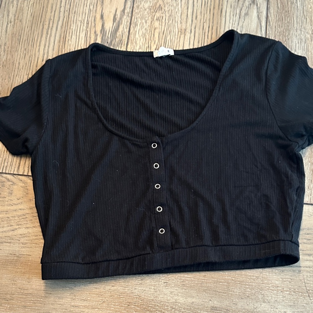 Garage Black Ribbed Button-Front Short Sleeve Crop Top - Size L